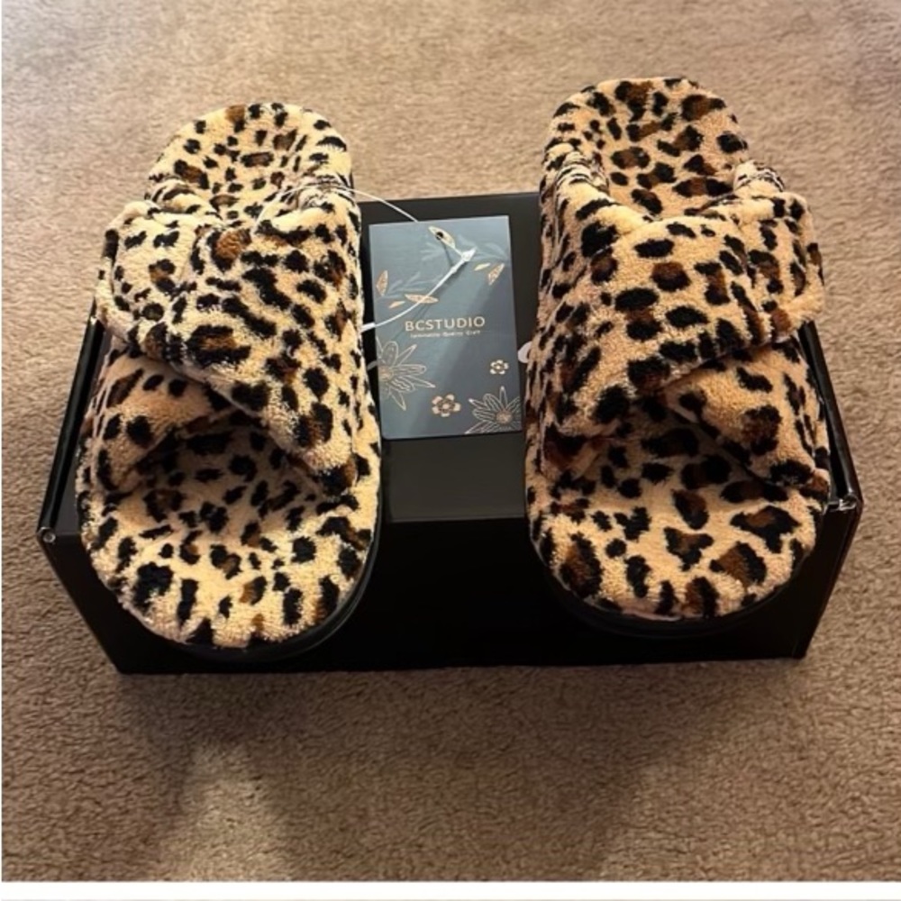 BC Studio soft orthotic leopard print women’s slippers
